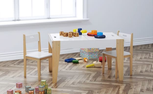 שולחן וכיסאות לחדר ילדים