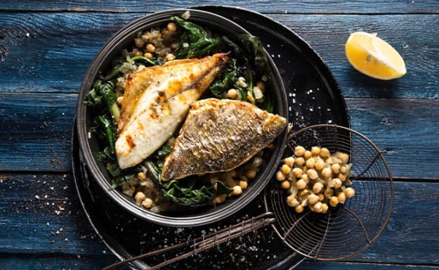 בני הדייג: ארוחה זוגית עם יין