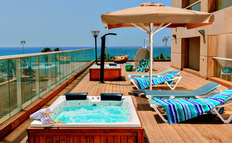 יום פינוק ועיסוי במלון לאונרדו